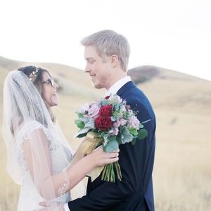 Meet your Posher, Hallie